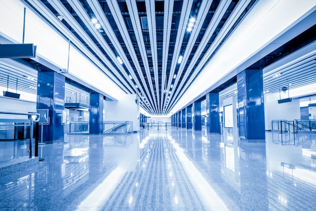 buy-business-show-window-urban-light_1127-2761